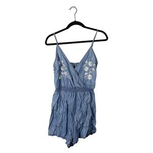 Love Tree Casual Chambray Sleeveless Floral Embroidered Boho Romper Size Medium